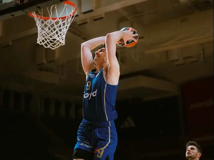 רומן סורקין שחקן מכבי תל אביב מול פנרבחצ'ה