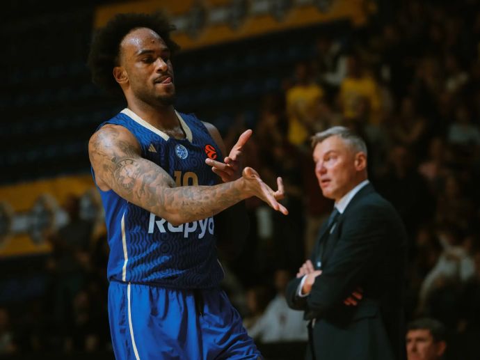 אושיי בריסט שחקן מכבי תל אביב חוגג מול פנרבחצ'ה