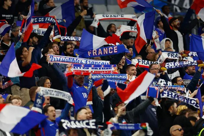 אוהדי נבחרת צרפת במשחק מול נבחרת ישראל