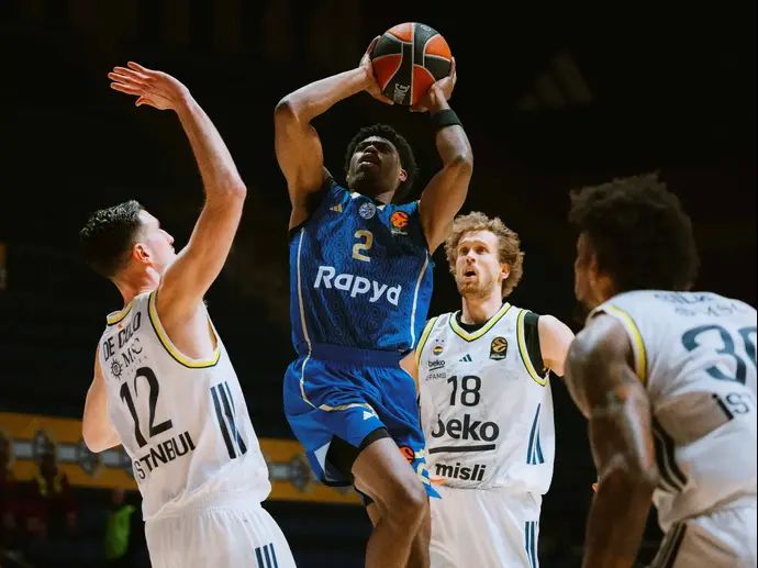 ג'ימי קלארק שחקן מכבי תל אביב נגד פנרבחצ'ה