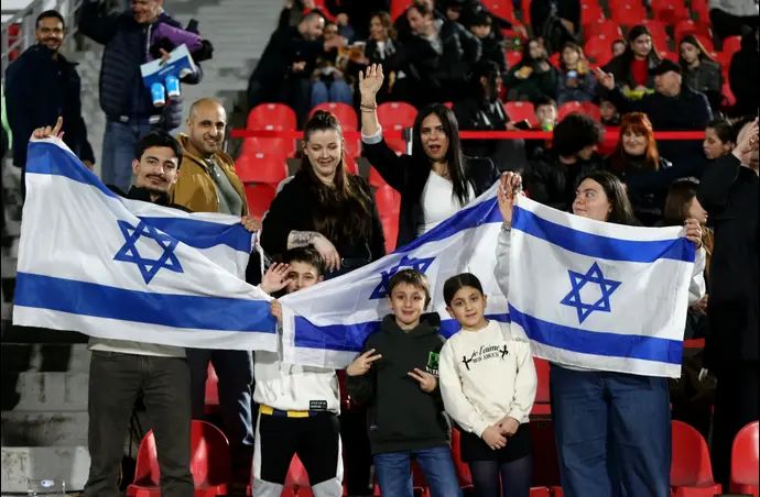 אוהדי נבחרת ישראל בטביליסי