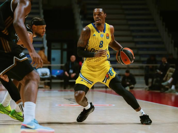 לוני ווקר שחקן מכבי תל אביב