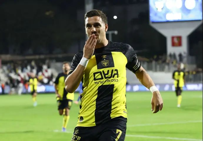 ירדן שועה שחקן בית"ר ירושלים חוגג שער