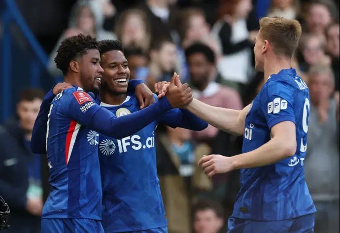 שחקני צ'לסי חוגגים