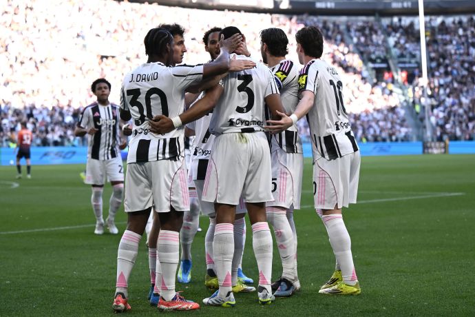 שחקני יובנטוס חוגגים עם ברמר