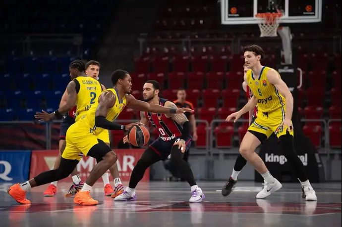 שחקן מכבי תל אביב לוני ווקר