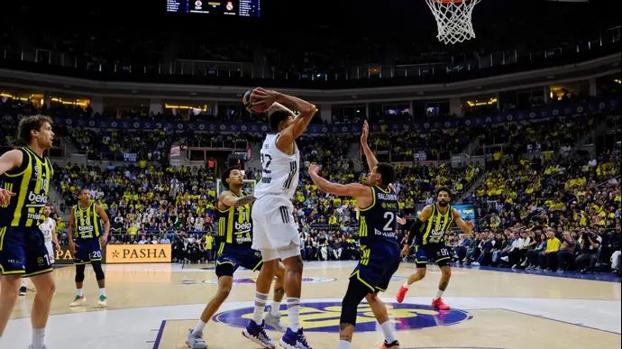 שחקן ריאל מדריד, אדי טבארס, מול פנרבחצ'ה