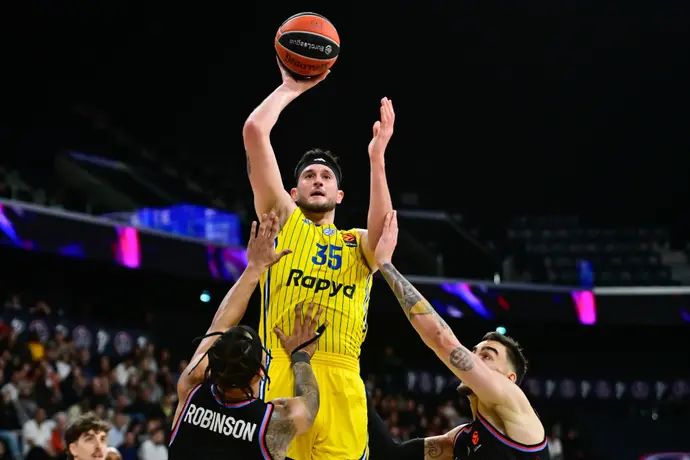 שחקן מכבי תל אביב, זאק הנקינס