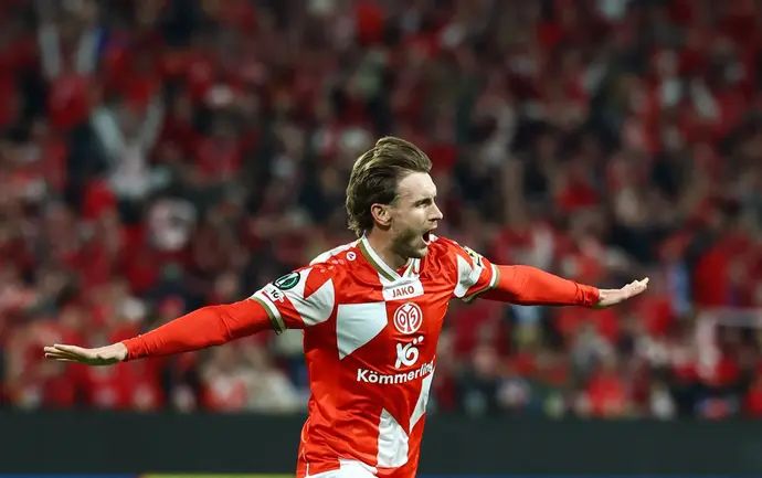 שטפן פוש שחקן מיינץ חוגג שער