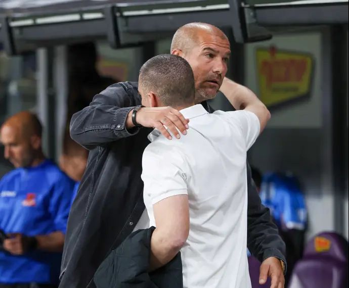 מאמן הפועל באר שבע, רן קוז'וך, עם מאמן בני יהודה, אלי לוי