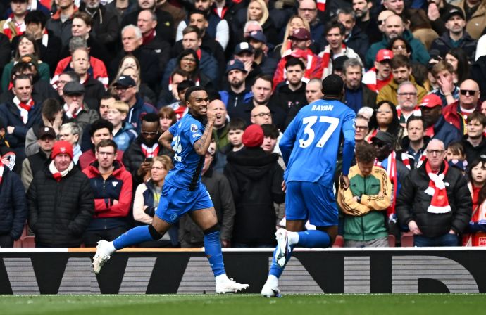 אלי ז'וניור קרופי שחקן בורנמות' חוגג שער