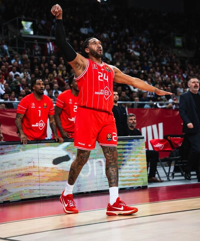 איש ווינרייט שחקן הפועל תל אביב