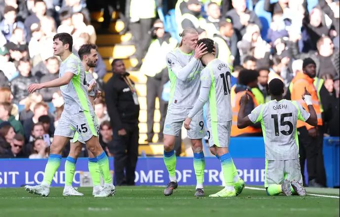 ארלינג הולאנד מנשק את ריאן שרקי אחרי הבישול, מנצ'סטר סיטי חוגגת