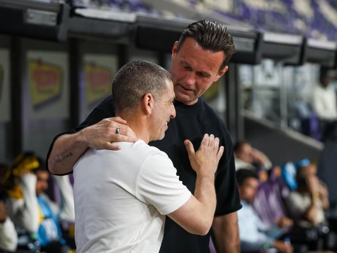 מאמן הפועל באר שבע, רן קוז'וך, עם מאמן מכבי תל אביב, רוני דיילה