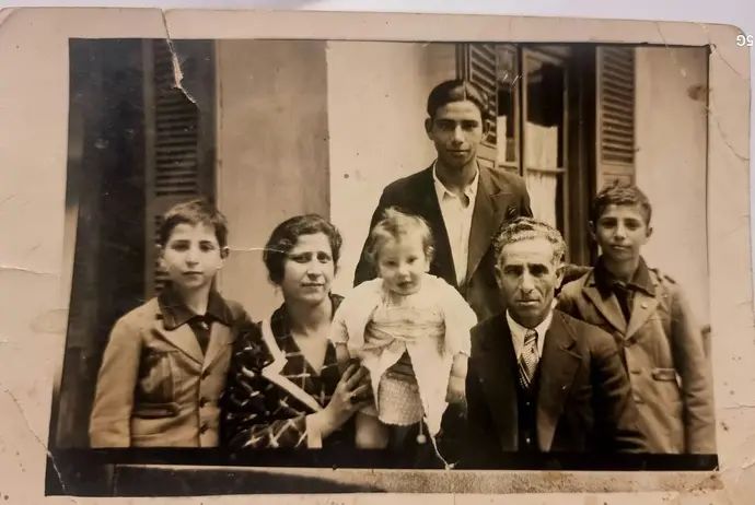 אלברט יחיאל עם בני משפחתו, לפני המלחמה