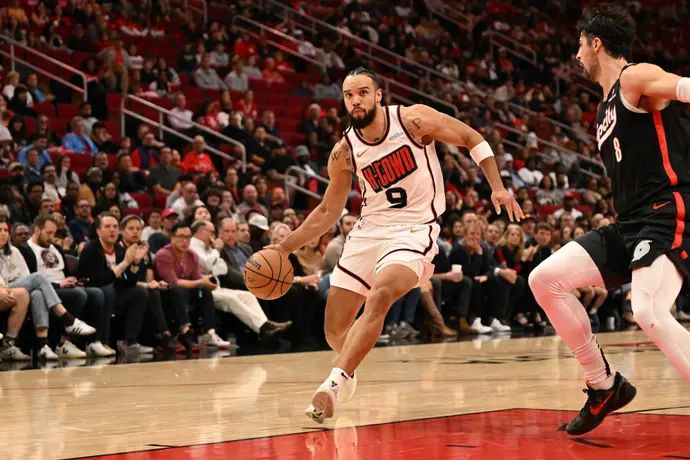 דילון ברוקס מול דני אבדיה, במשחק של פיניקס מול פורטלנד