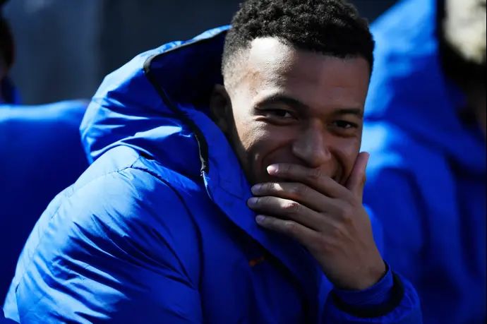 קיליאן אמבפה שחקן נבחרת צרפת מול קולומביה