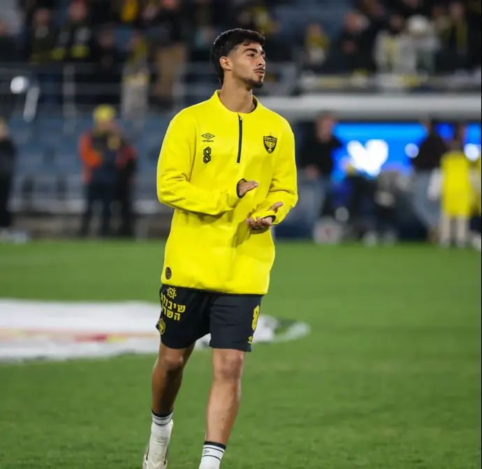 ירין לוי שחקן בית"ר ירושלים בחימום