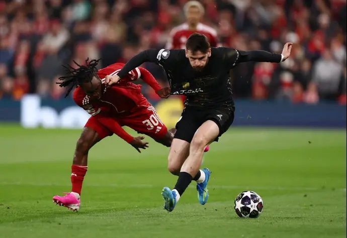 שחקן פריז סן ז'רמן חביצ'ה קברצחליה מול שחקן ליברפול ג'רמי פרימפונג