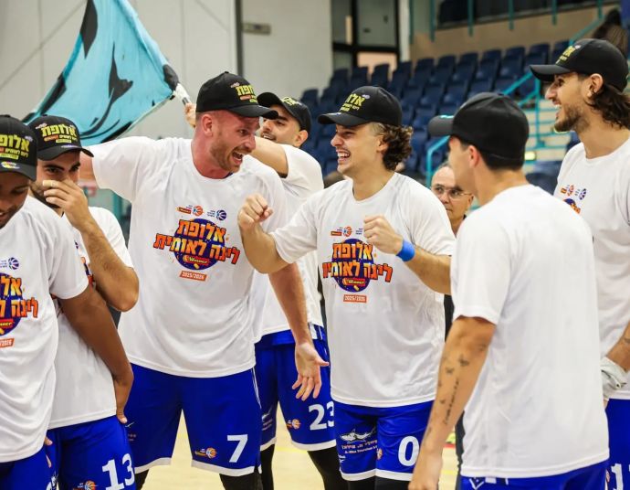 שחקני עירוני אילת חוגגים