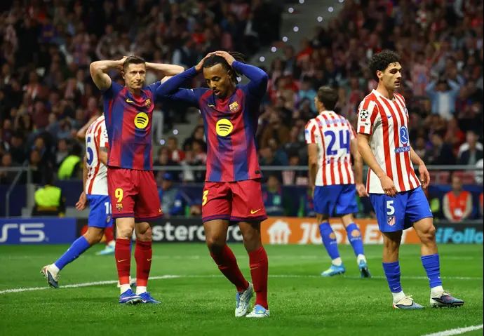 ז'ול קונדה, רוברט לבנדובסקי שחקני ברצלונה מאוכזבים