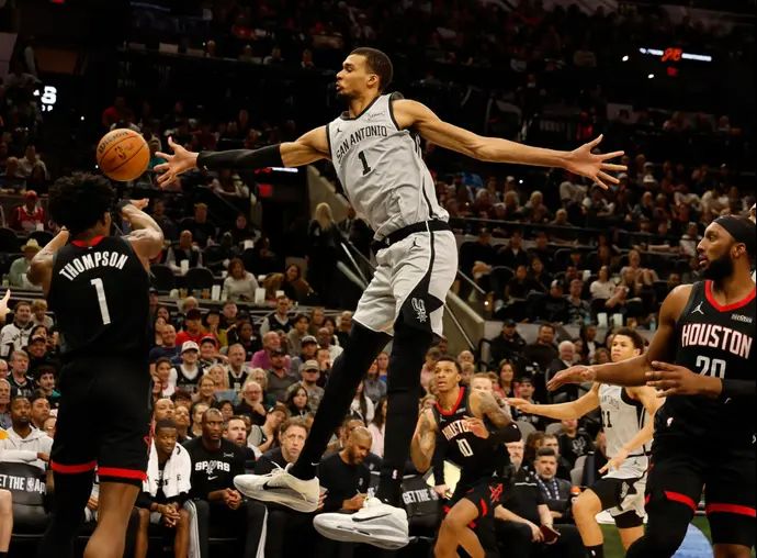 שחקן סן אנטוניו ספרס, ויקטור וומבניאמה