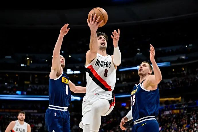 שחקן פורטלנד טריילבלייזרס, דני אבדיה, מול שחקן דנבר נאגטס, ניקולה יוקיץ'