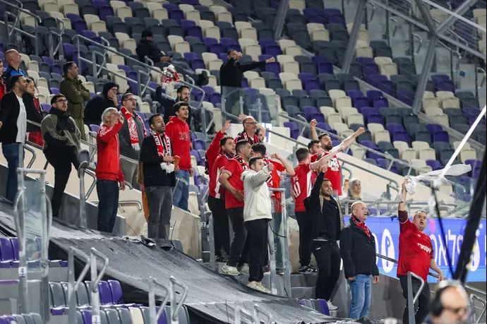 אוהדי הפועל באר שבע במשחק מול מכבי תל אביב בבלומפילד