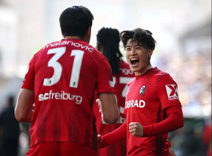 יואיטו סוזוקי שחקן פרייבורג חוגג שער