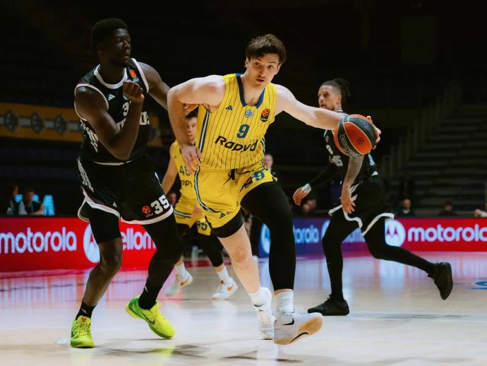 רומן סורקין שחקן מכבי תל אביב נגד וירטוס