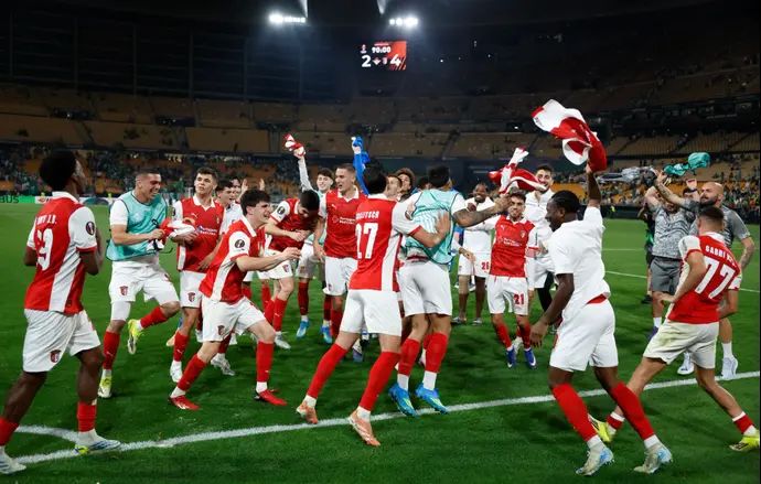 שחקני בראגה חוגגים