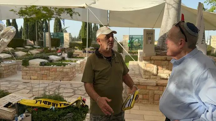 פרופסור ריבקינד ויוסי ירחי אביו של דור ז״ל