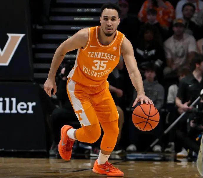 איתן בורג שחקן מכללת טנסי