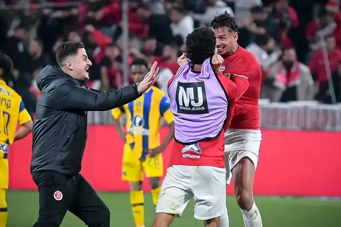 צ'יקו, פלקאו שחקני הפועל תל אביב חוגגים