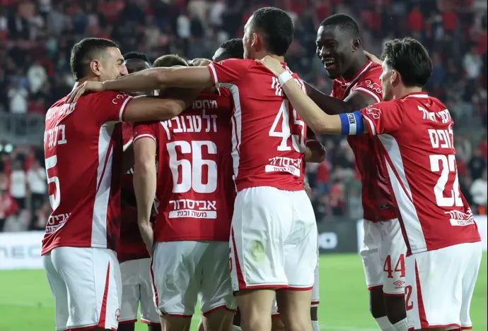 שחקני הפועל באר שבע חוגגים