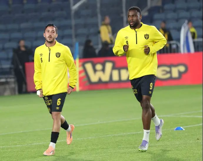 ג'ונבוסקו קאלו, זיו בן שימול שחקני בית