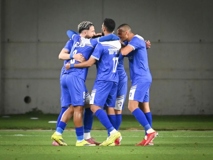 שחקני עירוני קרית שמונה חוגגים