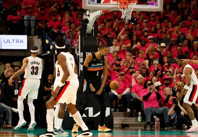 ויקטור וומבניאמה, סן אנטוניו ספרס מול פורטלנד טרייל בלייזרס