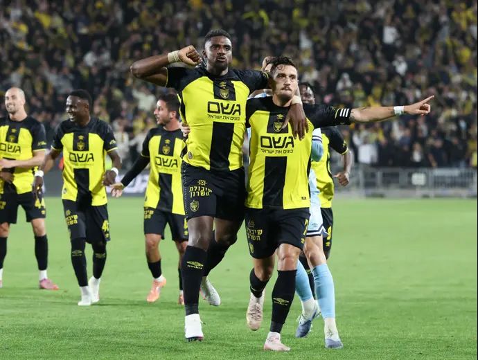 ירדן שועה, בריאן קרבאלי שחקני בית"ר ירושלים חוגגים