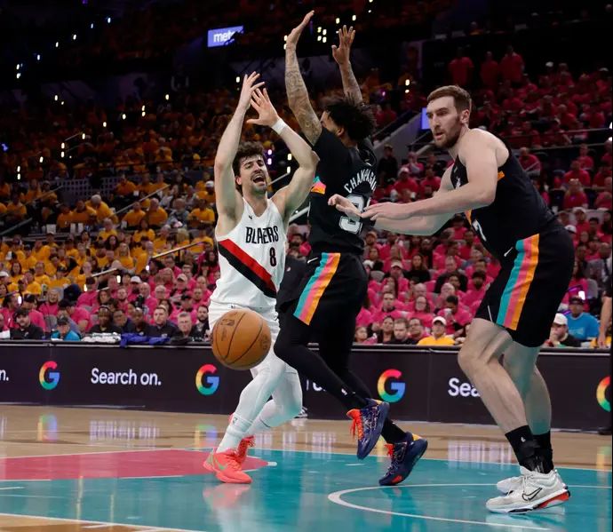 דני אבדיה מול הגנת סן אנטוניו