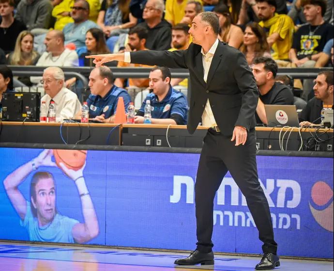 יהוא אורלנד, בני הרצליה