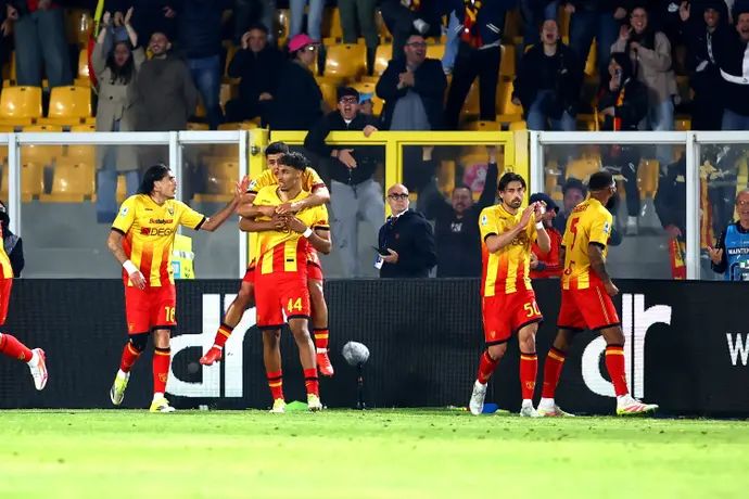 עומרי גאנדלמן ושחקני לצ'ה חוגגים