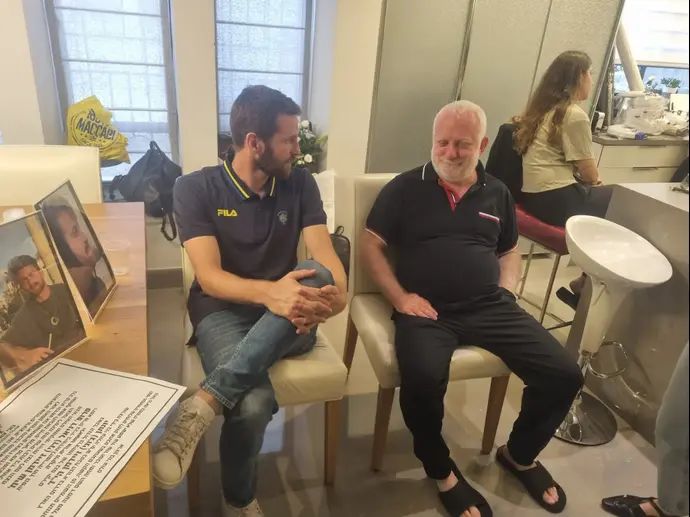 שרן ייני עם אביו של יונתן זיידמן ז"ל, פרופסור דניאל זיידמן