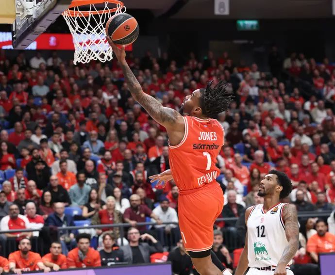 שחקן הפועל תל אביב, כריס ג'ונס