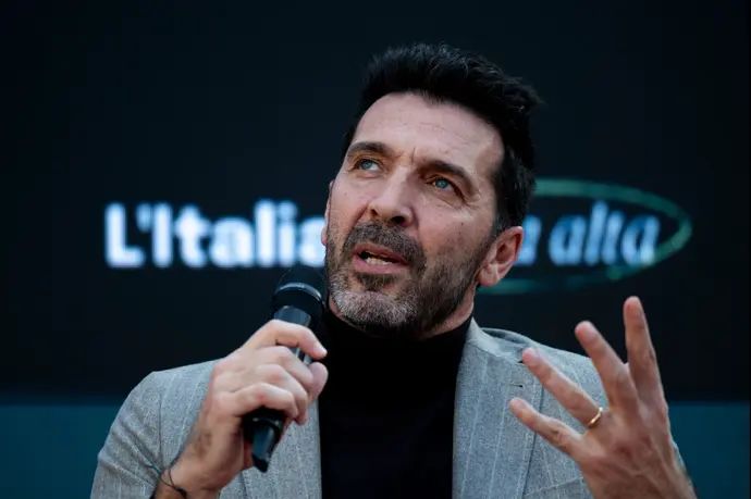 שוער העבר האיטלקי ג'אנלואיג'י בופון