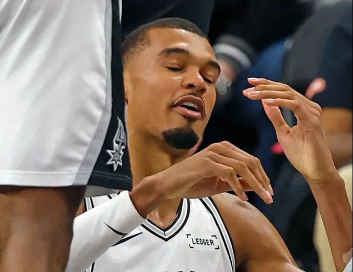 שחקן סן אנטוניו ספרס ויקטור וומבניאמה