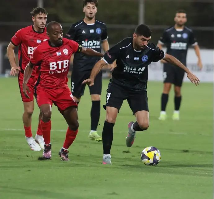 אוסמה חלאיילה מול מנשה זלקה, הפועל עכו נגד הפועל חדרה