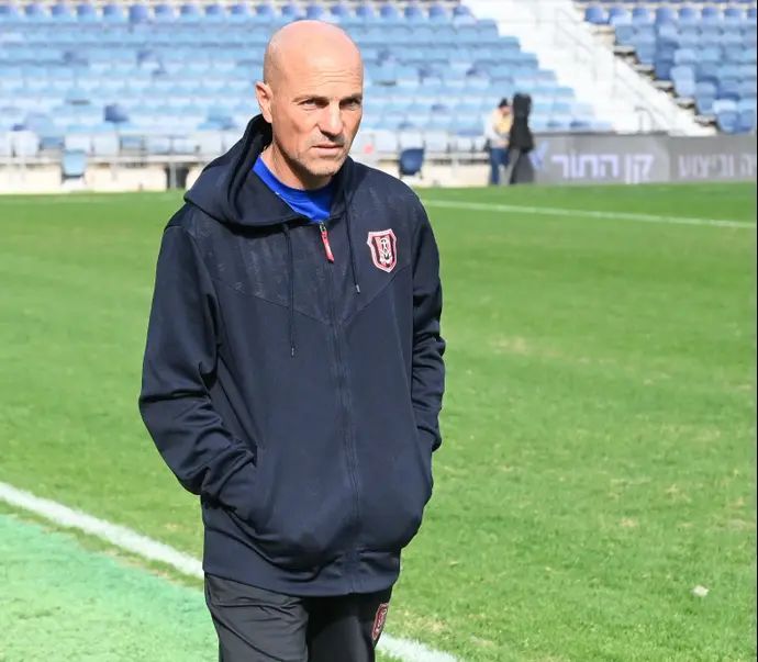 מאמן הפועל ירושלים זיו אריה