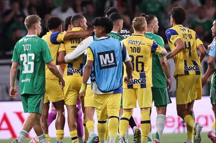 עימות בין שחקני מכבי תל אביב לשחקני מכבי חיפה