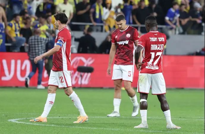 שחקני הפועל באר שבע אחרי ההפסד למכבי תל אביב